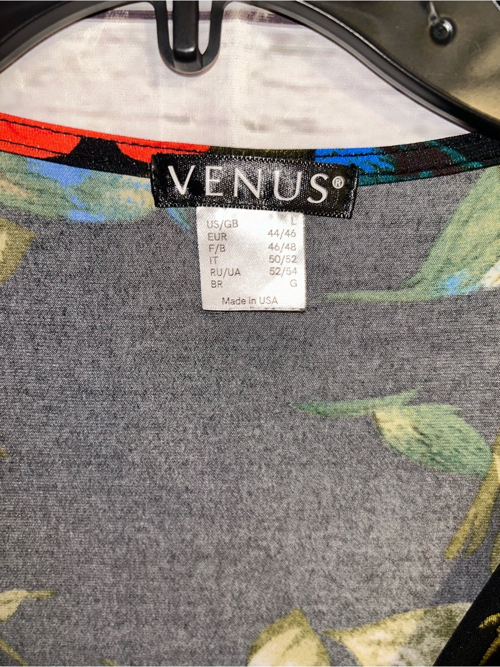 Venus floral top - Picture 2 of 3